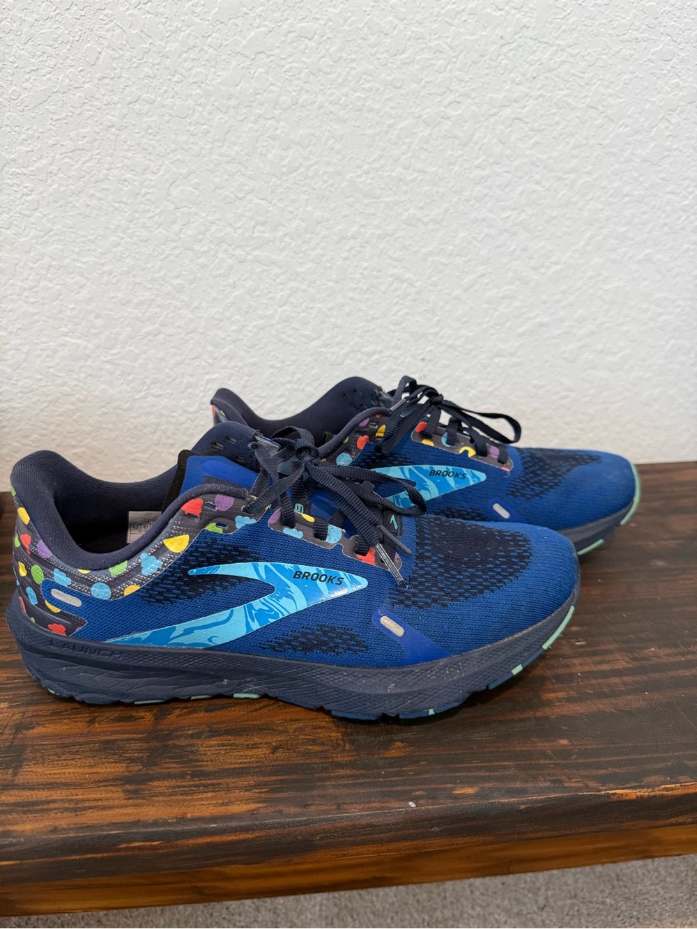 Brooks Kids Blue Sneakers with Multicolor Dot Accents
